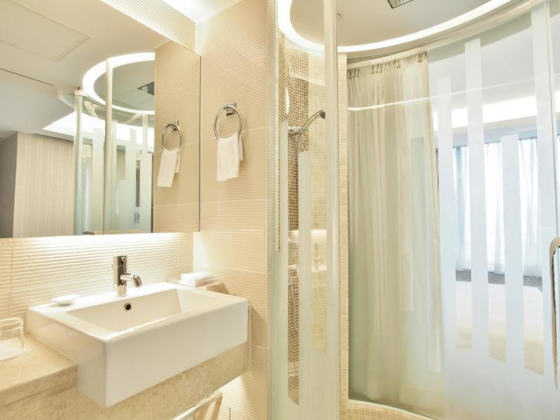The Bauhinia Hotel - Tsim Sha Tsui Hongkong Exterior foto
