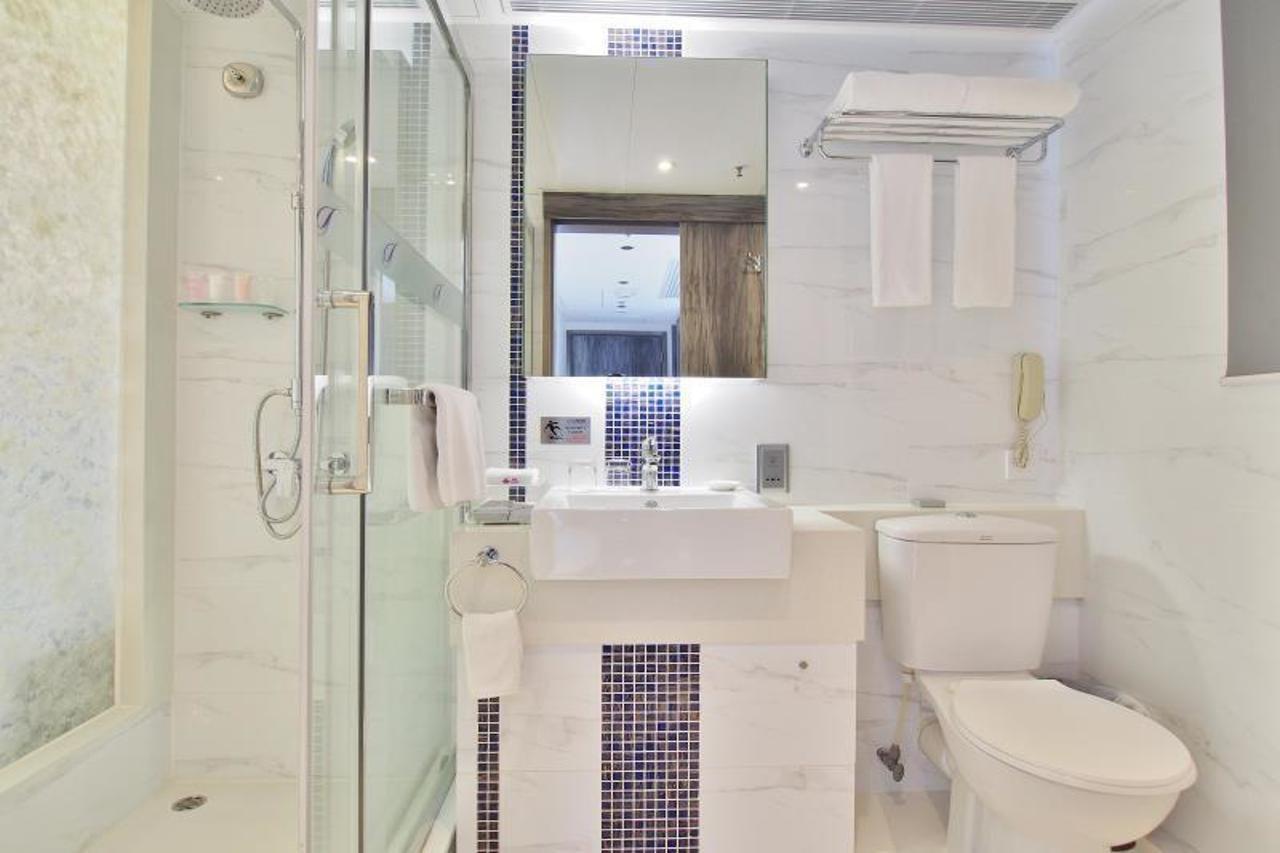 The Bauhinia Hotel - Tsim Sha Tsui Hongkong Exterior foto